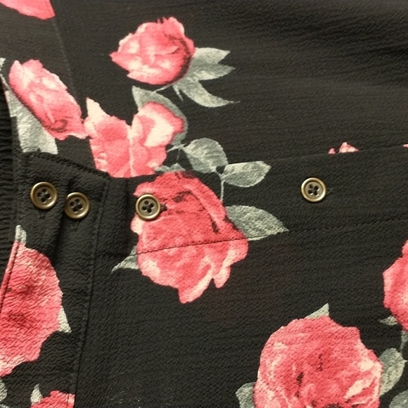 Knee Length Black Skirt with Red Roses - Plus size 3X - Button Front - NWT - Picture 11 of 12